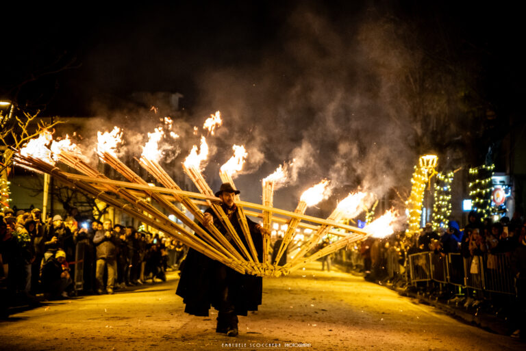 Uno scatto di Emanuele Scocchera che racconta, con autenticità e profondità, la ricchezza della tradizione del Molise.